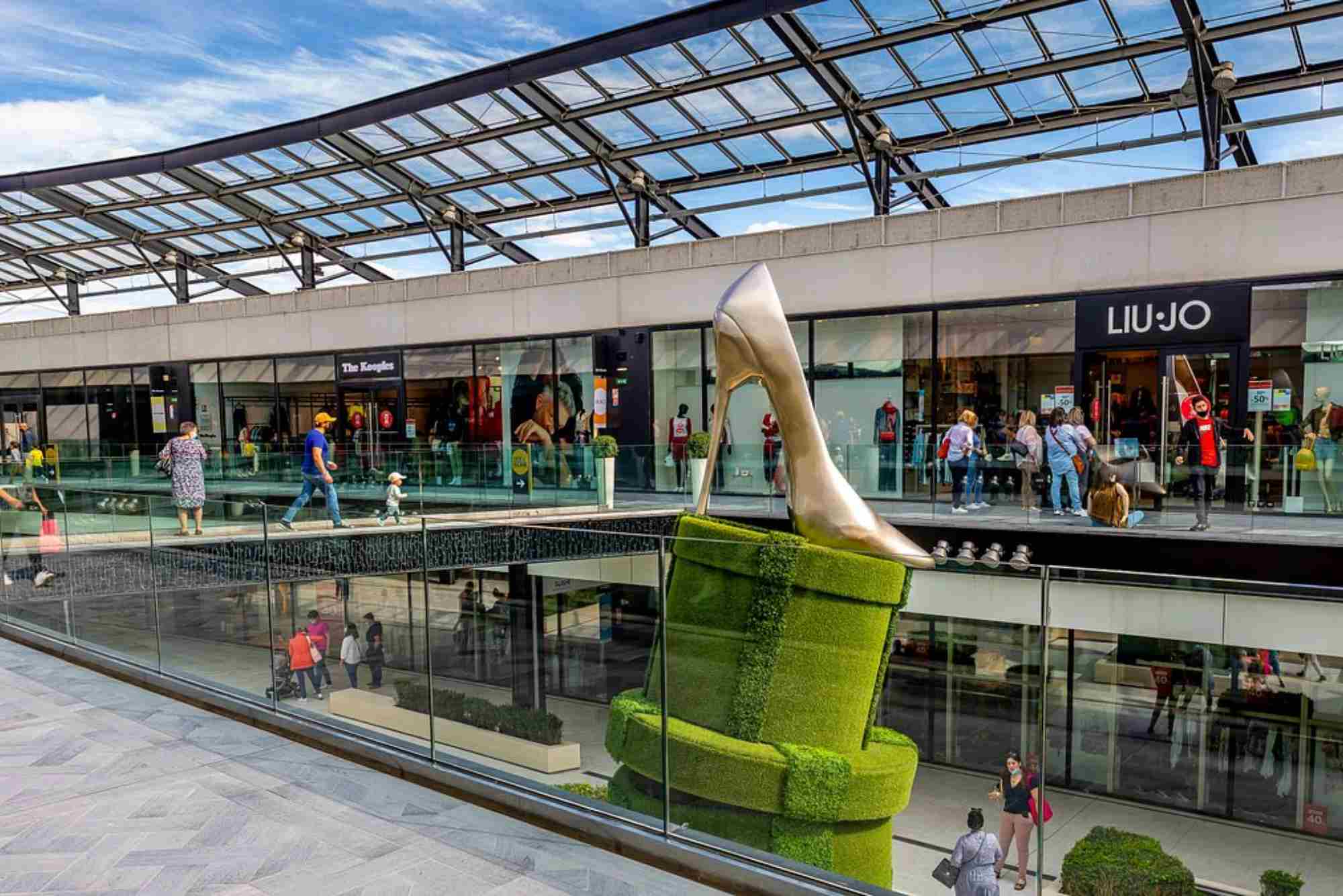 France One Nation outlet plan near Versailles