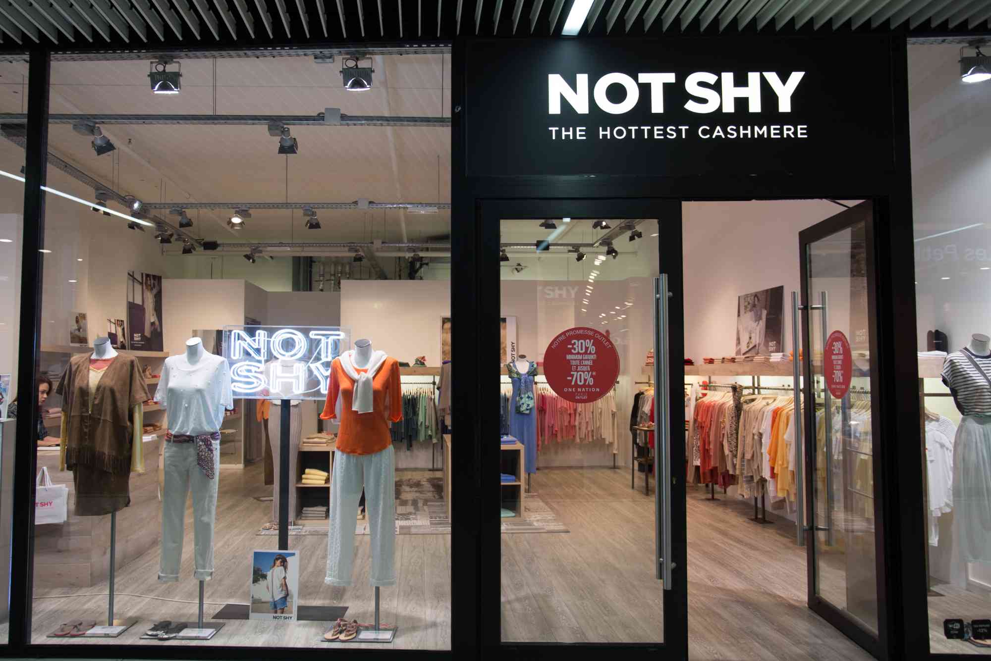 Outlet One Nation Paris Made Easy